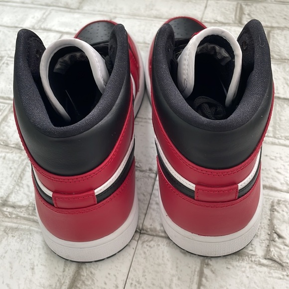 Jordan 1 “Chicago” - Picture 6 of 9